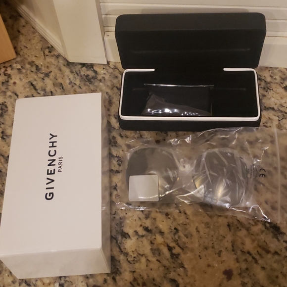 Givenchy 61mm Oversized Sunglasses Color 0PEF-EZ - Picture 5 of 7